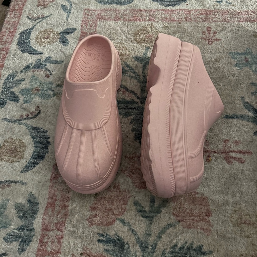 Sorry caribou clogs in pink